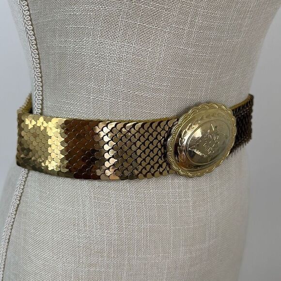 Vintage Gold Tone Metal Stretchy Belt with Oval Buckle - Picture 2 of 10